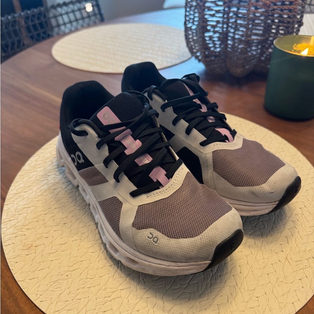 On Clouds Sneakers - Picture 2 of 5